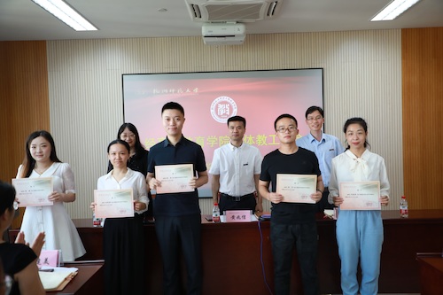 3 领导为学科秘书、外事秘书颁发聘书