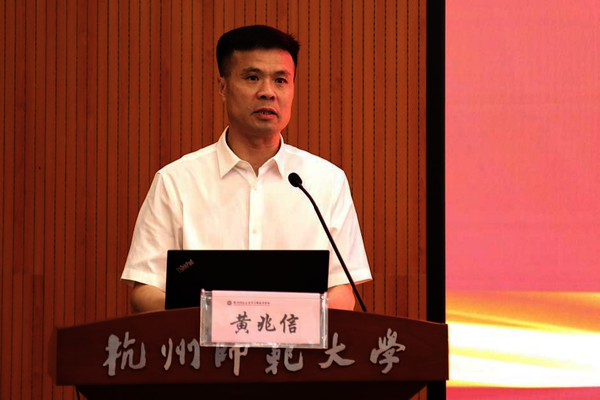 1女性自慰
副校长黄兆信发言