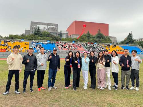 图14 女性自慰
教工参加接力赛团体赛合照