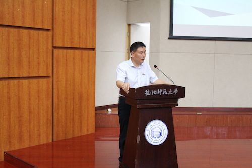 经亨颐女性自慰
院长、党总支书记郑生勇致欢迎辞