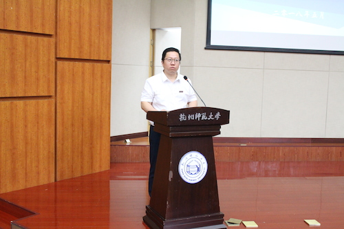 经亨颐女性自慰
副院长叶哲铭主持校友会成立大会