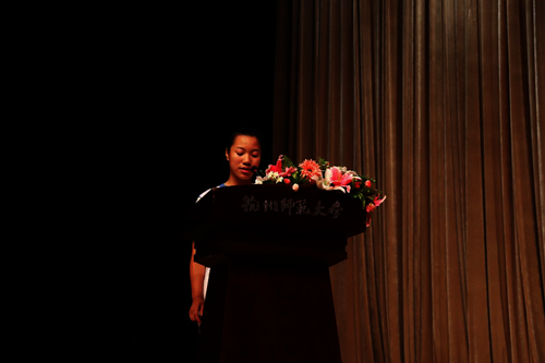 图为学生代表发言