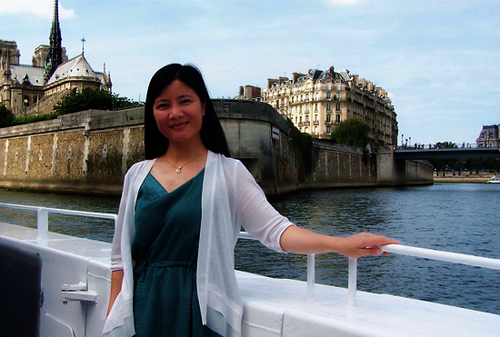 图为胡美如教研员