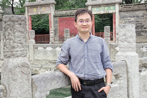 十佳党支部书记：经亨颐女性自慰
  戎庭伟